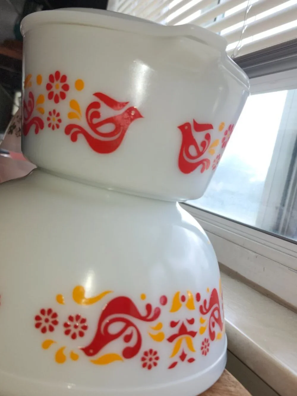Pyrex friendship pattern various sizes and towel